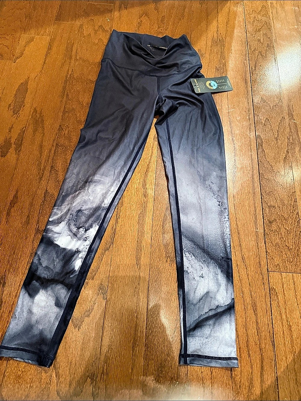 Sol & Mane Cora Wispy Waves Legging Black & Gray XS